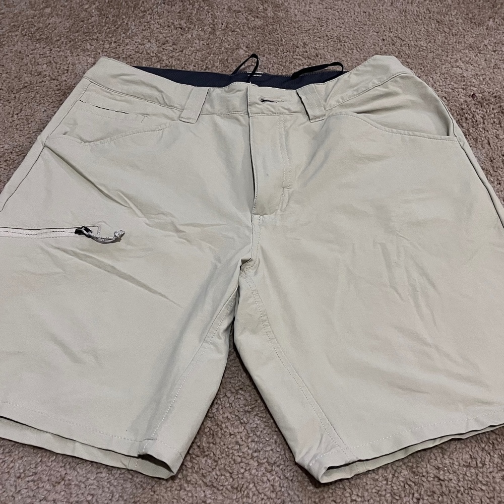 Patagonia 31” Men’s Quandry 8” Inseam Shorts Khaki